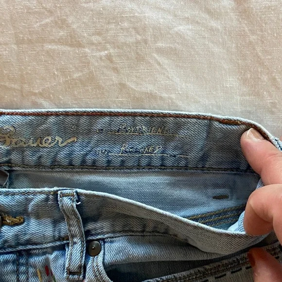 Eddie Bauer Hand Embroidered Light Blue Jeans - Picture 6 of 9